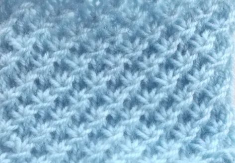 le très beau point d'étoile au tricot : c'est un point qui mérite d'être connu et surtout utilisé, pour cela rien de mieux qu'une vidéo Tunisian Crochet, Star Stitch, Diy Couture, Diy Knitting, Beautiful Knitting, Knit Stitch, Knitting Techniques, Crochet Techniques, Knitting Stitches