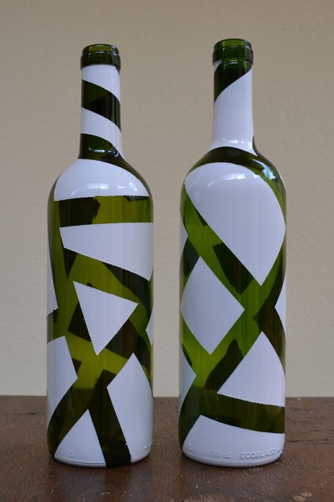 Big Wine Glass, Beer Bottle Art, Beer Bottle Crafts, Painted Glass Bottles, Hand Painted Wine Bottles, Glass Bottle Diy, Diy Glass Bottle Crafts, Bottle Decor, Glass Bottles Art