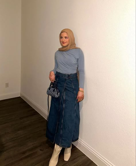 Maxi Jean Skirt Outfits, Skirt Outfit Hijab, Shirt Women Outfit, Maxi Jean Skirt, Knit Sweater Outfit, Hijabi Fits, Hijabi Outfit, Street Hijab Fashion, Modesty Outfits