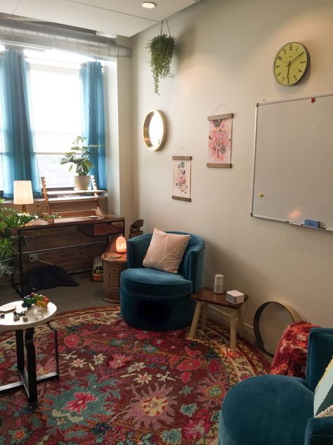 Therapy Office No Windows, Group Therapy Interior Design, Eclectic Therapy Office, Small Psychologist Office, Cute Therapist Office, Tapestry Office Ideas, Therapy Room Ideas Office, Cozy Therapist Office, Small Counseling Office