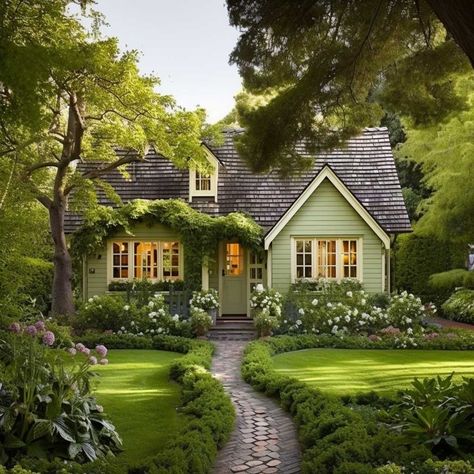 Spring Cottage Exterior, Cute Cottage Home Exterior, House Images Beautiful, Quaint Home Exterior, Small Cottages Exterior, Outside Cottage House, Cottage House Inspiration, Cute House Aesthetic Exterior, Small Beautiful Homes Exterior