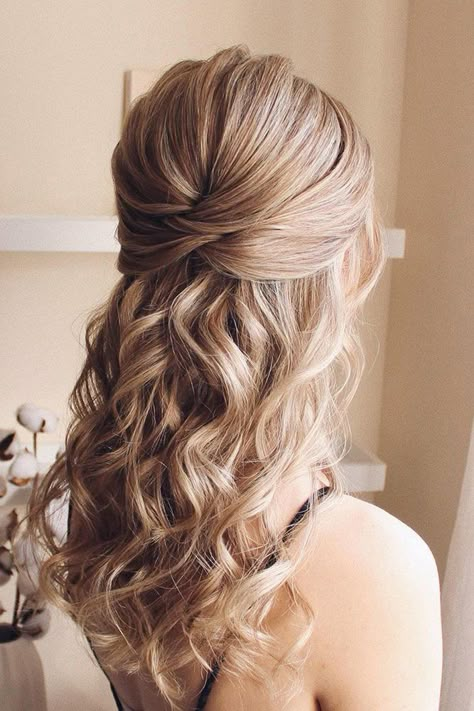 Easy Wedding Hairstyles 2022 Tutorials And FAQs ★ easy wedding hairstyles swept half up with curls bridal_hairstylist Bridemaids Hairstyles, Half Up Wedding Hair, Wedding Hair Half, Mother Of The Bride Hair, Bridesmaid Hair Makeup, Simple Wedding Hairstyles, Wedding Hair Ideas, Wedding Hair Inspiration, Wedding Hair Down