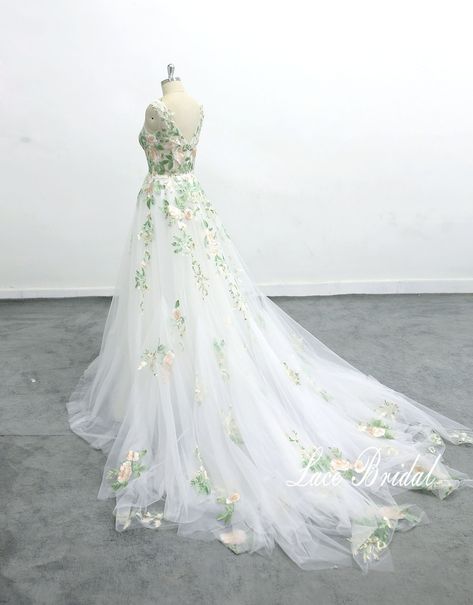 Green Dress For Wedding, Forest Fairy Wedding Dress, Forest Fairy Wedding, Wedding Dress Green, Forest Wedding Dress, Cathedral Wedding Dress, Forest Green Dress, Reception Outfits, Green Wedding Dresses