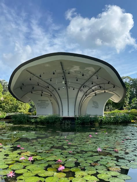 Yi Peng Lantern Festival, Singapore Nature, Singapore Aesthetic, Royal Blue Aesthetic, Singapore Vacation, Singapore Trip, Singapore Garden, Singapore Botanic Gardens, Camouflage Backpack