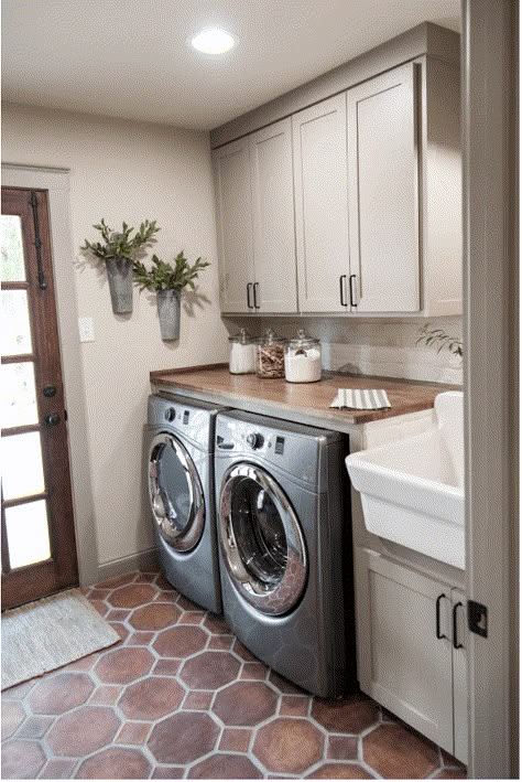 Diy Lavanderia, Farmhouse Laundry Room Ideas, Modern Farmhouse Laundry Room, Laundry Room Decorating, Laundry Room Storage Shelves, Small Laundry Room Organization, Room Storage Diy, Dream Laundry Room, Basement Laundry