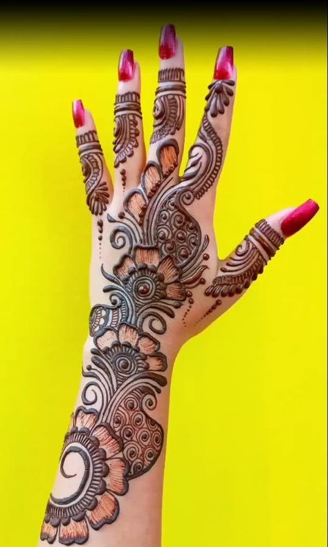 Arabic Bail Mehandi Designs Front Hand, Back Mehndi Designs Arabic, New Trendy Mehendi Designs, Bel Mendhi Desgin, Arabic Mehndi Simple Design, Arabic Back Mehndi Designs, Back Hand Mehndi Simple Designs, Mehandi Designs Arabic Latest, Latest Arabic Mehndi Designs Back Hand