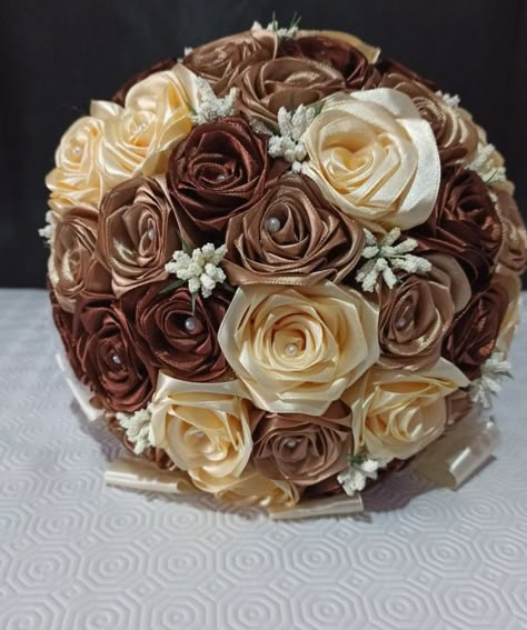 Brown And Gold Quince Theme, Shades Of Brown Wedding Bouquet, Champagne And Chocolate Wedding Colors, Brown And Cream Wedding Decor, Brown And White Bouquet, Brown Rose Bouquet, Brown Quinceanera Theme, Gold And Brown Wedding Theme, Quince Theme Ideas Color Schemes