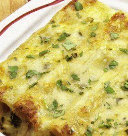 This recipe looks complex but is easy. And the result that you get is spectacularly good. The Mexican ingredients are available in most supermarkets. Crab Enchiladas With White Sauce, Seafood Cannelloni Recipe, Crab Enchiladas Recipe, Seafood Cannelloni, Crab Enchiladas, Enchiladas Creamy, White Sauce Enchiladas, Cannelloni Recipe, Seafood Enchiladas