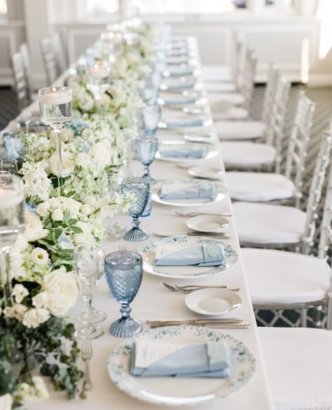 Blue And White Wedding Reception Decor, Dark Blue Hydrangea Wedding, Blue And White Table Setting Wedding, Coastal Chic Wedding Flowers, Blue And White Elegant Wedding, French Blue Wedding Reception, Wedding Table Settings Dusty Blue, Dusty Blue Wedding Reception Tables, Costal Wedding Tables