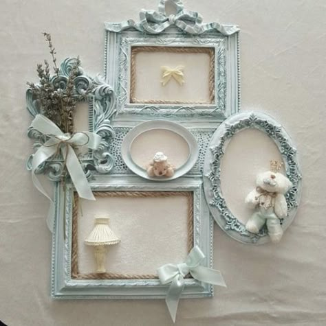 Picture Frame Ideas, Shabby Chic Decorating, Picture Frame Crafts, Decoration Shabby, Old Picture Frames, Picture Frame Decor, Shabby Chic Frames, Chic Frames, Shabby Chic Crafts