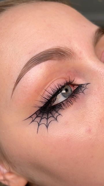 India Rose on Instagram: "Every year I do a spider web liner look and I never regret it 🕷️🕸️

@glisten_cosmetics Wet Liner in Cola (INDIA20 for ££ off) 
@aboutfacebeauty Matte Fluid Eye Paint in Art of Darkness (AFXINDIA20 for ££ off) 
@kaleidosmakeup Black Jasmine Quad 
@lillylashes Sheer Band Enticing Lash 

gifted products #halloweenmakeupideas #spidermakeup #spiderwebmakeup #halloweenmakeup" Spider Queen Costume Make Up, Spider Themed Makeup, Spider Web Face Makeup, Spider Makeup Looks Easy, Spider Web Eyeliner Easy, Spider Makeup Easy, Spider Web Liner, Spider Make Up, Simple Halloween Eyeliner