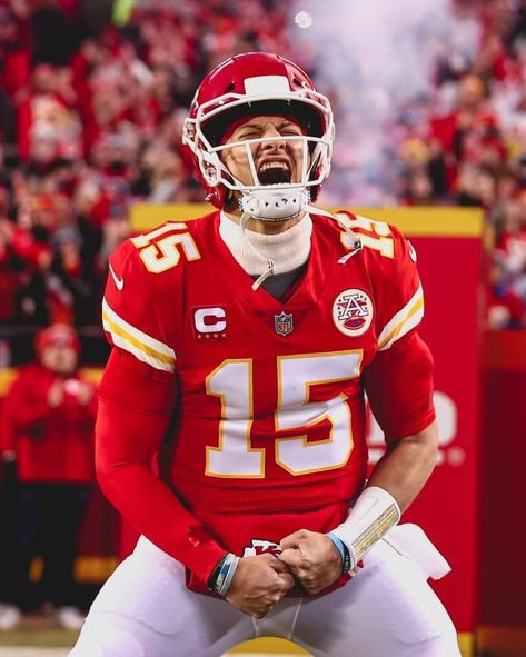 Patrick Mahomes Aesthetic, Patty Mahomes, Hard Photos, Pat Mahomes, Chiefs Wallpaper, Magnetic Personality, Nfl Chiefs, Kc Chiefs Football, Kansas Chiefs