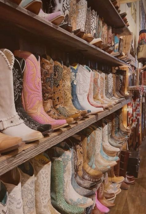 Cute Cowgirl Boots, Botas Western, Preppy Coquette, Cowgirl Aesthetic, Western Aesthetic, Concert Fits, Shoe Inspo, Swag Shoes, Country Outfits