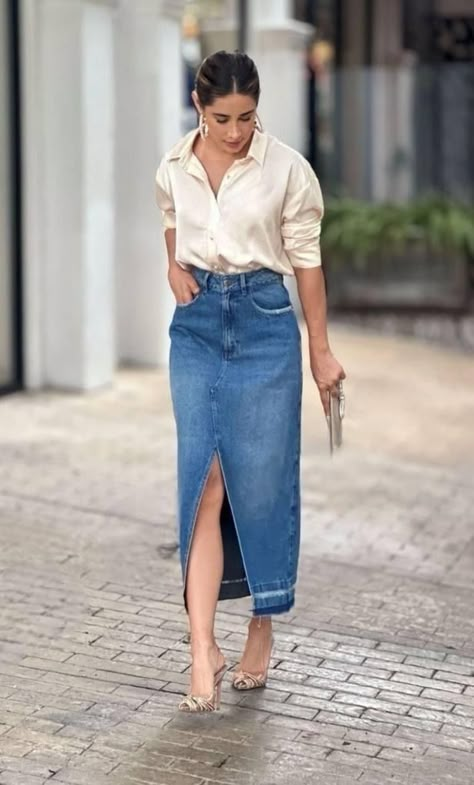 Long Denim Skirt Outfit, Classy Fashion Style, Boots With Jeans, Denim Skirt Outfits, Look Retro, Everyday Fashion Outfits, Casual Day Outfits, Classy Work Outfits, Easy Trendy Outfits