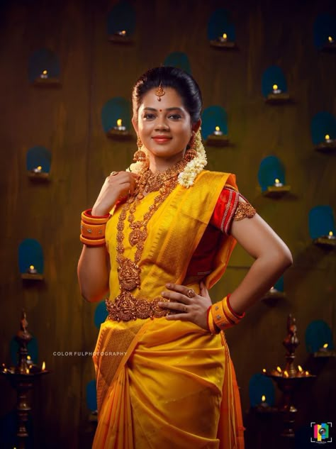 Bride Stills, Haldi Poses For Bride, Haldi Poses, Engagement Portraits Poses, Saree Ceremony, Poses For Bride, Saree Function, Haldi Ceremony Outfit, Indian Bride Photography