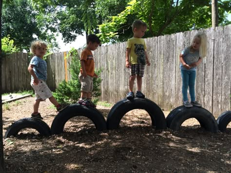 Natural Outdoor Playground, Tire Playground, Nature Playground, Outdoor Kids Play Area, Preschool Playground, Outdoor Play Space, Design Garden Ideas, Outdoor Play Spaces, Backyard Kids