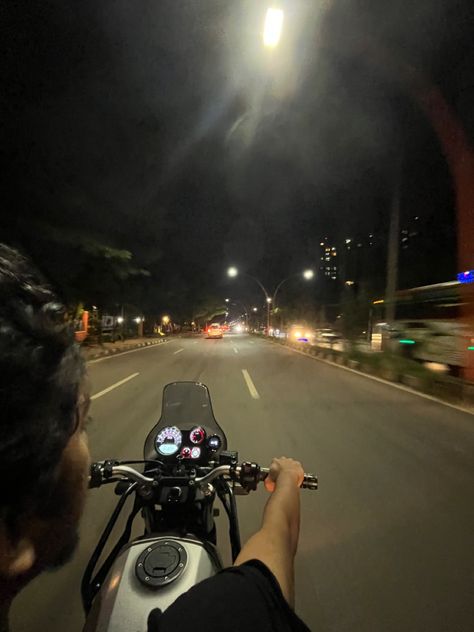 Car Asthetics Photos, Boy Asthetics, Night Snap Ideas, Aesthetic Bike Ride, Bike Ride Aesthetic, India Pic, Aesthetic Bike, Aesthetic Statue, Travel Instagram Ideas