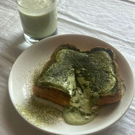 Matcha And Avocado Toast, Matcha Breakfast Aesthetic, Green Baking Aesthetic, Matcha Dessert Aesthetic, Matcha Toast, Food Lover Aesthetic, Matcha French Toast, Matcha Green Aesthetic, Matcha Breakfast