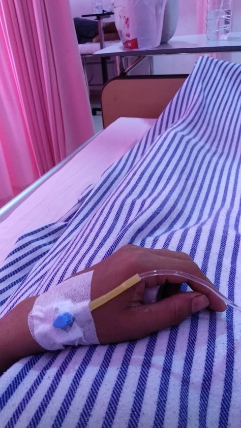 Fake Ill Snap, Warded Hospital Hand, Canular On Hand, Rose Tattoo Girl, Brown Bed Sets, Girl Hand With Drip In Hospital, Hands With Drip In Hospital, Hospital Admit, Hospital Photography