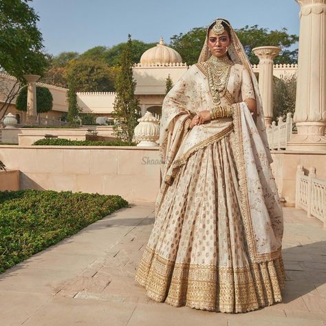 This Gorgeous light weight bridal lehenga by sabyasachi will definitely make you look studding on your wedding.  #sabyasachilehenga #sabyasachibride #indianwedding #whitelehenga #simplelehenga #offwhitelehenga #shaadisaga #royallehenga #bridallehenga भारतीय दुल्हन संबंधी, Flower Backdrops, डिजाइनर कपड़े, Sabyasachi Bridal, Asian Dresses, Sabyasachi Lehenga, Indian Outfits Lehenga, Wedding Lehenga Designs, Indian Bride Outfits