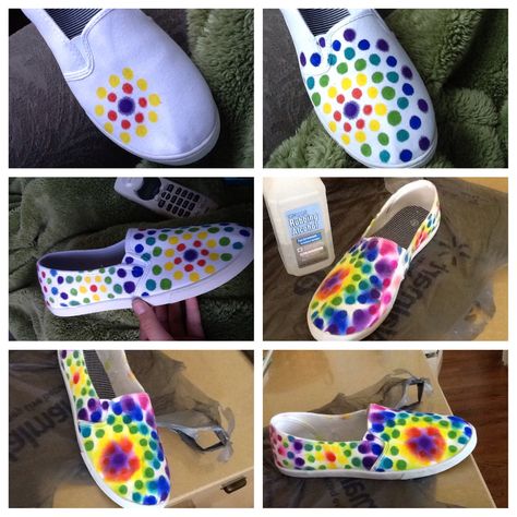 DIY sharpie and rubbing alcohol shoes 1) draw on shoes with sharpies 2) use a dropper with rubbing alcohol and drop on shoes 3) wait to dry Tie Dye Sharpie, Sharpie Projects, Sharpie Shoes, Sharpie Tie Dye, Ty Dye, Tie Dye Shoes, Sharpie Crafts, How To Dye Shoes, Diy Sneakers