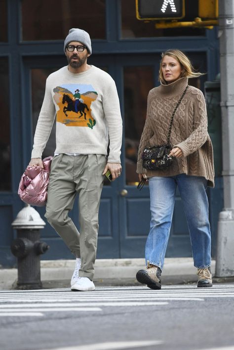 Ryan And Blake, Ryan Reynolds Style, Blake Lively And Ryan Reynolds, Blake Lively Ryan Reynolds, Walking Outside, Hipster Chic, Morning Dress, White Tennis Shoes, Khaki Trousers