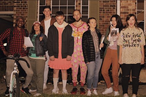 Stranger things group Halloween costume hahahaha Stranger Things Halloween Costume Group, Stranger Things Group Costume, Stranger Things Group, Stranger Things Dress, Funny Group Costumes, Stranger Things Halloween Costume, Stranger Things Costume, Stranger Things Halloween, Halloween Costumes Friends