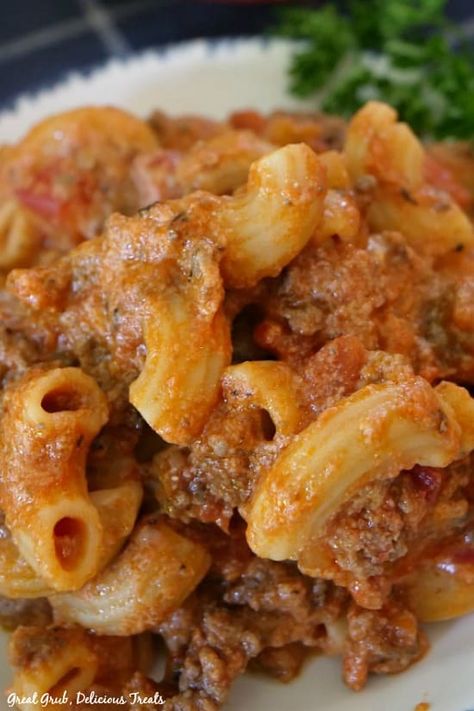 Cheesy Italian Pasta Cheesy Italian Pasta, Elbow Pasta Recipes, Elbow Macaroni Recipes, Best Italian Pasta, Italian Casserole, Ground Beef Pasta Recipes, Cheesy Pasta Recipes, Holy Cannoli, Hamburger Meat Recipes