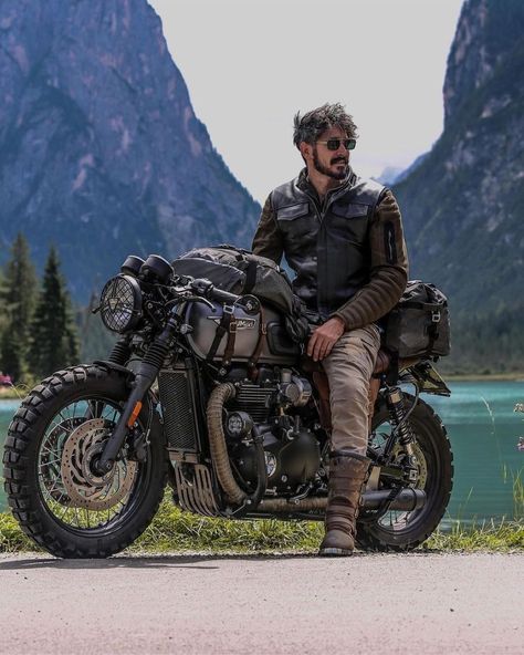 Royal Enfield Cafe Racer, Outfit Biker, Adventure Bike Motorcycles, Triumph Cafe Racer, Enfield Motorcycle, Triumph Bikes, Мотоциклы Cafe Racers, Cafe Racer Style, Cafe Racing