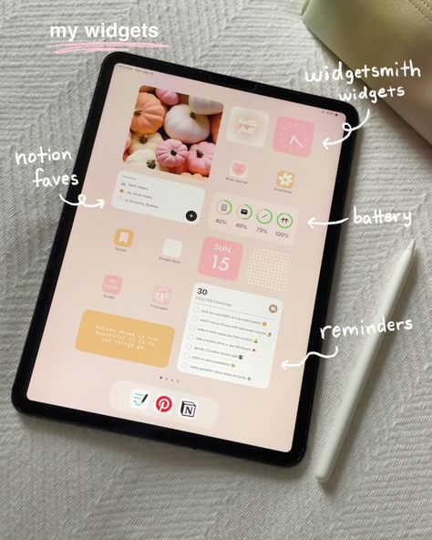 current mood: ☕️🧸🎧 New season, new iPad setup! I can’t believe summer is already over, but I’m hanging onto some of those summer vibes with my iPad setup color palette - warm neutrals, cheerful orange and pretty pink. 🧡🎀✏️ ↓ Here are the apps I used to create my aesthetic iPad setup 🧋 widgetsmith: for creating pretty widgets like clock, date + custom images 🎨 canva: for designing quotes, app icons, widget images, etc. 📱 shortcuts: for creating custom app icon images #ipad #widgets #apps Ipad Ideas Organize Apps, Ipad Apps Aesthetic, I Pad Widget, Aesthetic Ipad Games, Mini Ipad Aesthetic, Ipad Air Aesthetic Homescreen, Ipad App Organization, College Ipad Setup, Ipad Homescreen Ideas Aesthetic College