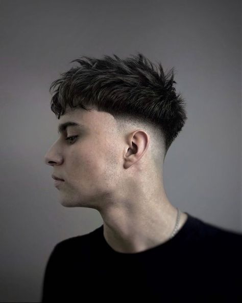 The best hairstyles with shaved sides 16 ideas for a fashionable and flamboyant look - mens-club.online Low Taper Haircut, Mid Fade Haircut, Men Fade Haircut Short, Short Hair For Boys, Textured Fringe, Mens Haircuts Short Hair, Faux Hawk Hairstyles, Crop Haircut, Men Haircut Curly Hair