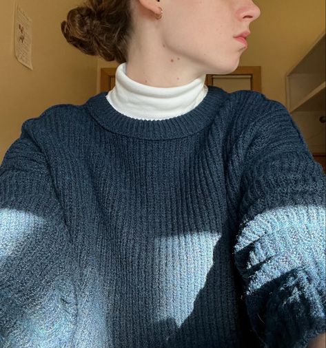 Turtleneck Sweater Aesthetic, Blue Turtle Neck Sweater Outfit, Turtleneck And Hoodie, Aesthetic Turtleneck, White Turtleneck Under Sweater, Half Turtle Neck Outfit, Blue Turtleneck Sweater Outfit, Turtleneck Sweater Outfit Aesthetic, Turtleneck Under Sweater Outfit