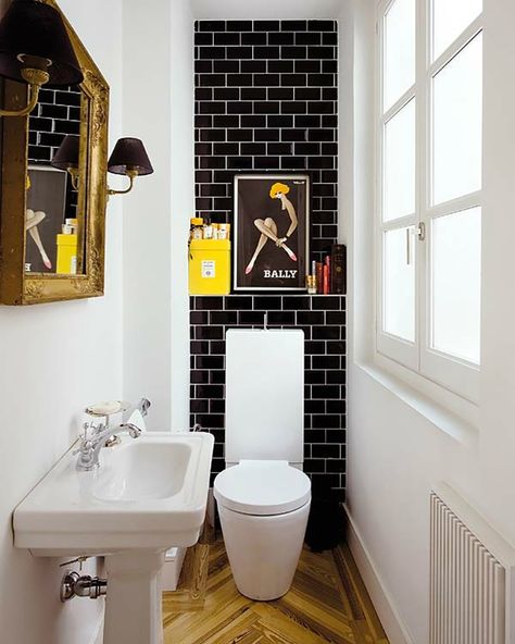 Subway tile Black Subway Tiles, Toilette Design, Small Toilet, Downstairs Toilet, Black Tiles, Decor Baie, Bad Design, Downstairs Bathroom, Small Bathroom Design