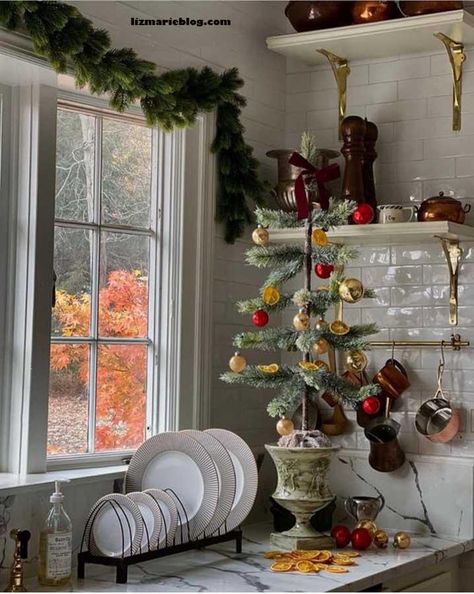 Winter Scandinavian, Vintage Christmas Village, Christmas Decor 2023, A Country Christmas, Winter Christmas Decor, I'll Be Home For Christmas, Christmas Cozy, Green Garland, Fairy Decor