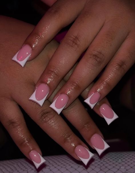 Short Nails Duck, French Tip Duck Nails Acrylic, French Tip Acrylic Nails Short, Acrylic Nails Short Square, Simple Nails Gel, Nail Color And Design, Acrylic Nails French Tip, Trending Nail Colors, Acrylic Nails French