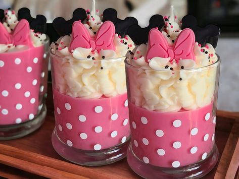 Mickey and Minnie Candles That Are Too Cute to Burn! - Decor - Disney Candles Diy, Mickey Candle, Minnie Mouse Candle, Disney Candles, Wax Melts Recipes, Candle Making Recipes, Wax Candles Diy, Tema Disney, Homemade Scented Candles