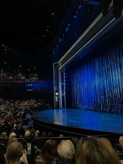 Musical theatre stage, full theatre Full Theatre Audience, Blue Theatre Aesthetic, Theater Aesthetic Stage, Stage With Audience, Crazy For You Musical, Audience Aesthetic, Theatre Backstage, Theatre Audience, Stage Crew