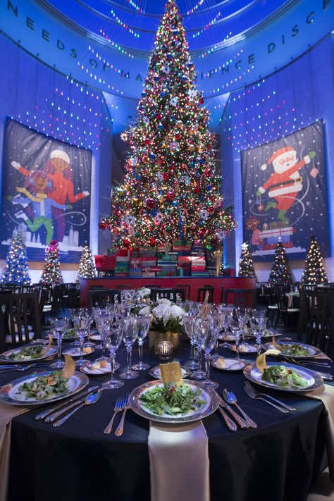 The Museum of Science & Industry's corporate holiday gala featured holiday lights and decorations in every corner! Corporate Christmas Party Table Decor, Holiday Corporate Party, Corporate Christmas Party, Corporate Holiday Party Themes Decor, Corporate Christmas Party Ideas, Christmas Gala, Corporate Christmas Party Decorations, Corporate Holiday Party Themes, Holiday Event Decor