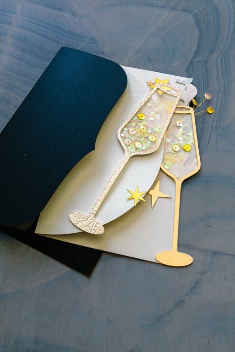 Card Making Wedding Cards, Cheers Cards Handmade, Cricut Congratulations Card, Butterfly Shaker Card, Birthday Shaker Card Ideas, Wedding Congratulations Card Diy, Cricut Shaker Cards, Cricut Projects Cards, Pop Up Wedding Card