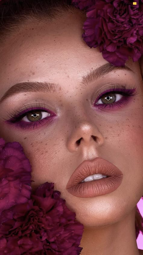 Maroon Makeup, Eyeliner Wings, Makeup Editorial, Floral Makeup, High Fashion Makeup, Beauty Makeup Photography, Perfect Eyeliner, Cool Makeup Looks, Photoshoot Makeup