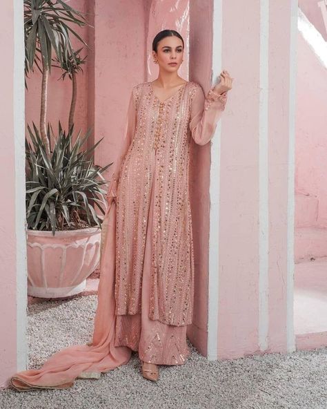 Party wear dresses idea New Bridal Dresses, Anarkali Bridal, Gown Chiffon, Chicken Dress, Chicken Kari, Best Designer Suits, Peach Fabric, Desi Wedding Dresses, Open Shirt