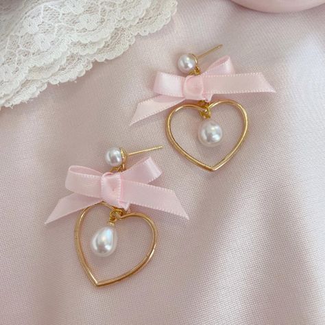 Cute Kawaii Accessories, Coquette Icon, Kawaii Jewelry, Pink Accessories, Foto Poses, Pink Girly Things, Girly Accessories, Fancy Jewellery, Fancy Jewelry