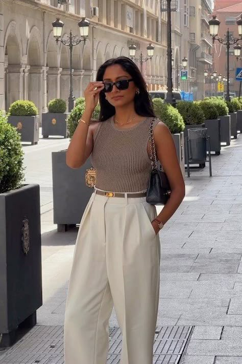 70+ Stylish Casual Summer Brunch Outfits Ideas [2024] To Look Chic and Fashion-Forward Quiet Luxury Casual, Airport Outfit Elegant, Asia Outfit Ideas, Old Money Summer Outfit Women, Mid Twenties Outfits Women, Witte Jeans Outfit, Neutral Outfits Summer, Summer City Outfits, Lady Shopping