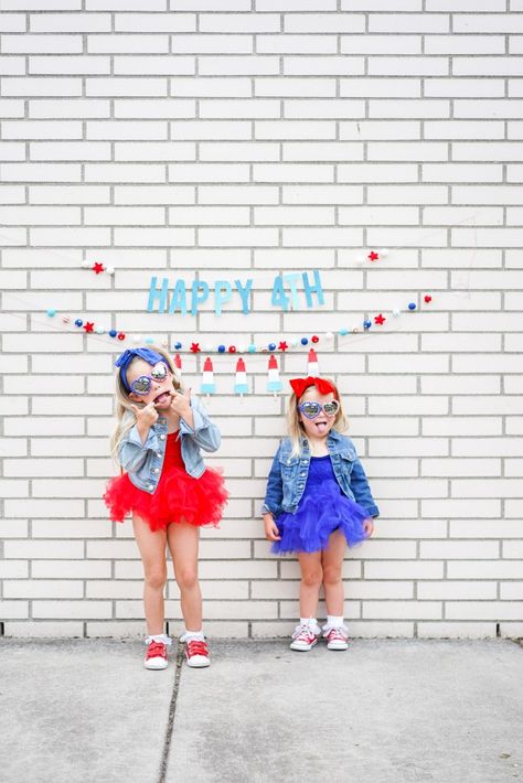 We are sharing some favorite Fourth of July home decorations that you can easily snag online! These are budget friendly, unique and so cute! #fourthofjuly #4thofjuly #summerdecor #summerhomedecor Fourth Of July Pictures Kids, Toddler Fourth Of July Pictures, Fourth Of July Toddler Photoshoot, 4th Of July Sibling Pictures, Fourth Of July Photoshoot Ideas, 4th Of July Kids Photoshoot Ideas, Fourth Of July Photoshoot Kids, 4th Of July Toddler Photoshoot, 4th Of July Photo Shoot Baby