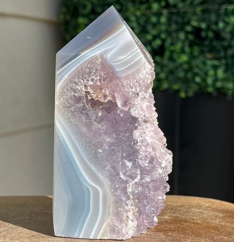 Admiring the breathtaking beauty of the Amethyst Agate Cluster Tower! 💜✨ The colors are truly mesmerizing and enchanting. #AmethystAgate #CrystalCluster #NaturalBeauty 🌿💎 Crystal Tower Display, Crystal Room Decor, Peace And Healing, Body Mind Soul, Huge Crystal, Crystal Room, Stylist Tattoos, Pretty Rocks, Cool Rocks