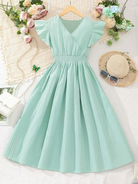 #Pinterest #dresslover #pin Simple Frock Design, Long Frock Designs, Simple Frocks, Kids Blouse Designs, Teen Dress, Green Cute, Stylish Short Dresses, Fashionable Dress