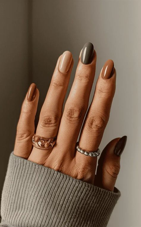 33 Wonderful Fall Nails 2024 Ideas You Need to Try October Nails Neutral, Fall Nail Cors 2024, Boho Simple Nails, Simple Fall Nails Matte, Cute Nails Autumn, Fall Round Gel Nails, Nail Design Fall 2024, Fall Gradient Nail Colors, Fall Nails Green And Brown