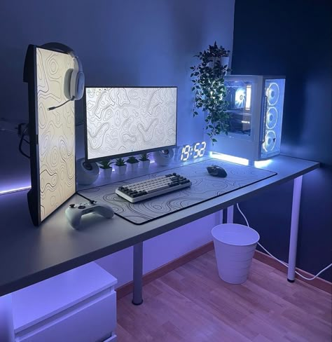 Gamer Office Ideas Gaming Rooms, Cozy Minimal Gaming Setup, Gaming Aesthetic Setup, White Gaming Setup Room Ideas, White Pc Desk Setup, White Aesthetic Pc Setup, White Rgb Gaming Setup, Computer Set Ups Aesthetic, Black And White Desk Setup Aesthetic