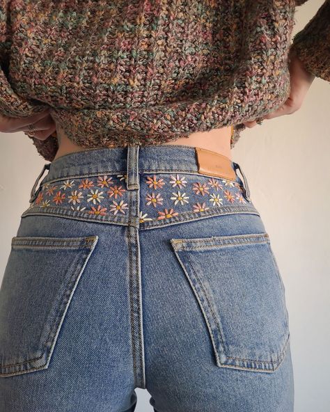 embroidery patterns Flower Stitching On Jeans, Floral Embroidery Jeans, Embroidered Flowers On Jeans, Jeans Back Pocket Embroidery, Black Jean Embroidery, Embroidered Jean Shorts Diy, Embroidered Jean Pockets, Flower Embroidery Pants, Hand Embroidery On Jeans