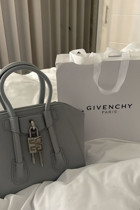 #givenchy #bags #luxury #lifestyle #aesthetic #aesthetic #luxurybag Givenchy Bag Aesthetic, Givency Bags, Givenchy Bag Outfit, Givency Bag, Givenchy Bag Antigona, Givenchy Aesthetic, Woman Essentials, Package Aesthetic, Luxury Baby Bags